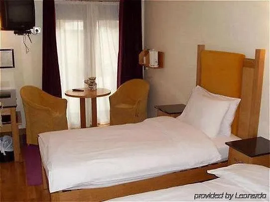 Отель The Townhouse