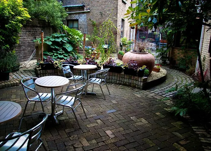 Отель The Townhouse 3*